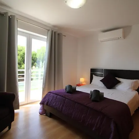 Garden - Stunning 2 Bedroom - Communal Pool - 2 Minuts Walking To The River Apartment