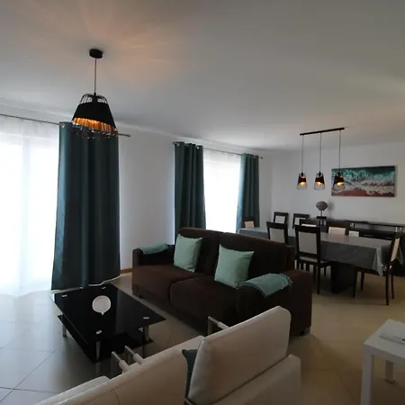 Garden - Stunning 2 Bedroom - Communal Pool - 2 Minuts Walking To The River * 卡巴纳斯·德·塔维拉